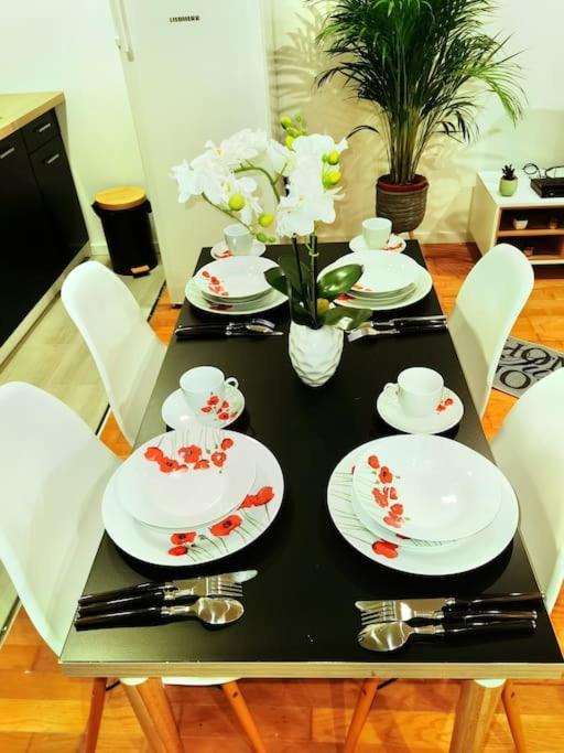 Chaleureuse Maisonnette Lyon Meyzieu Extérieur photo
