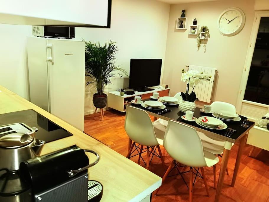 Chaleureuse Maisonnette Lyon Meyzieu Extérieur photo