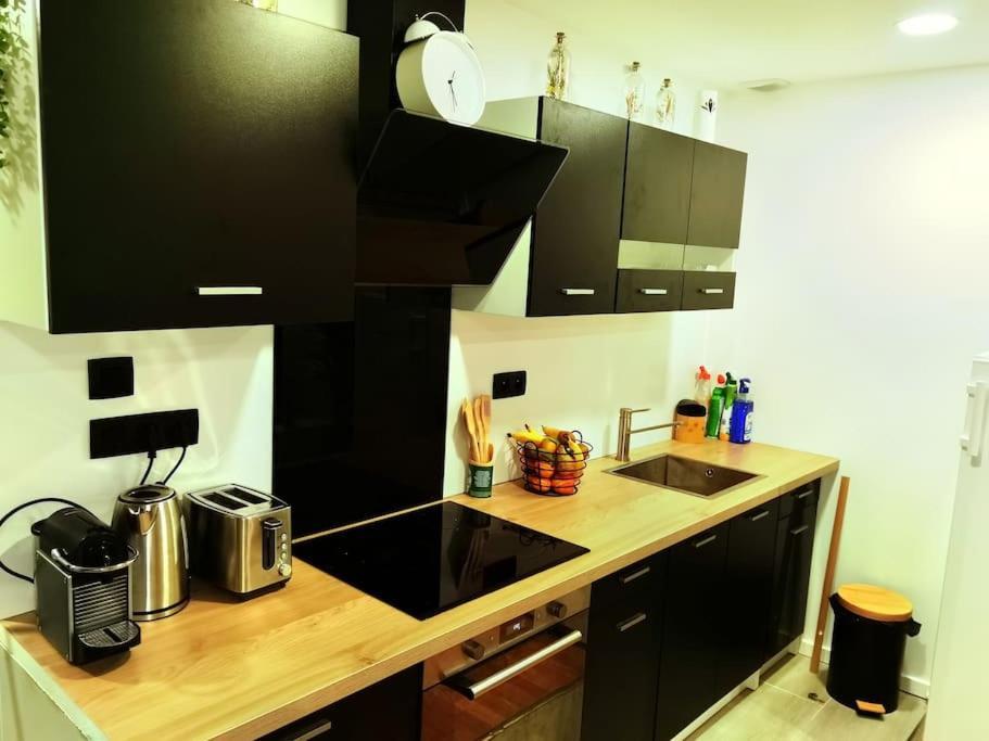 Chaleureuse Maisonnette Lyon Meyzieu Extérieur photo