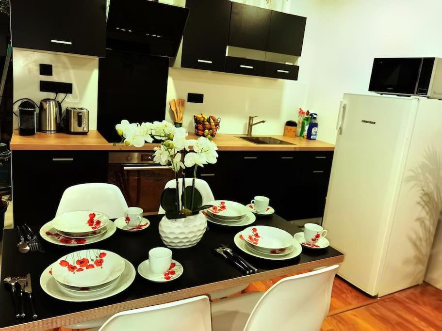 Chaleureuse Maisonnette Lyon Meyzieu Extérieur photo